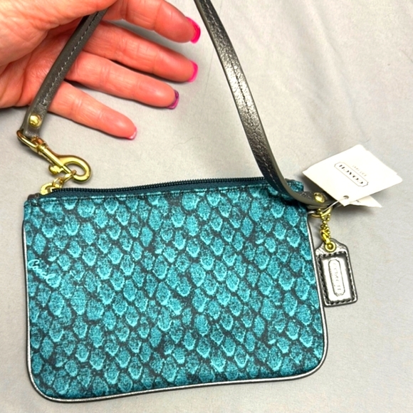 Coach Teal Wristlet Clutch mermaid 🧜‍♀️ NWT - Picture 4 of 4